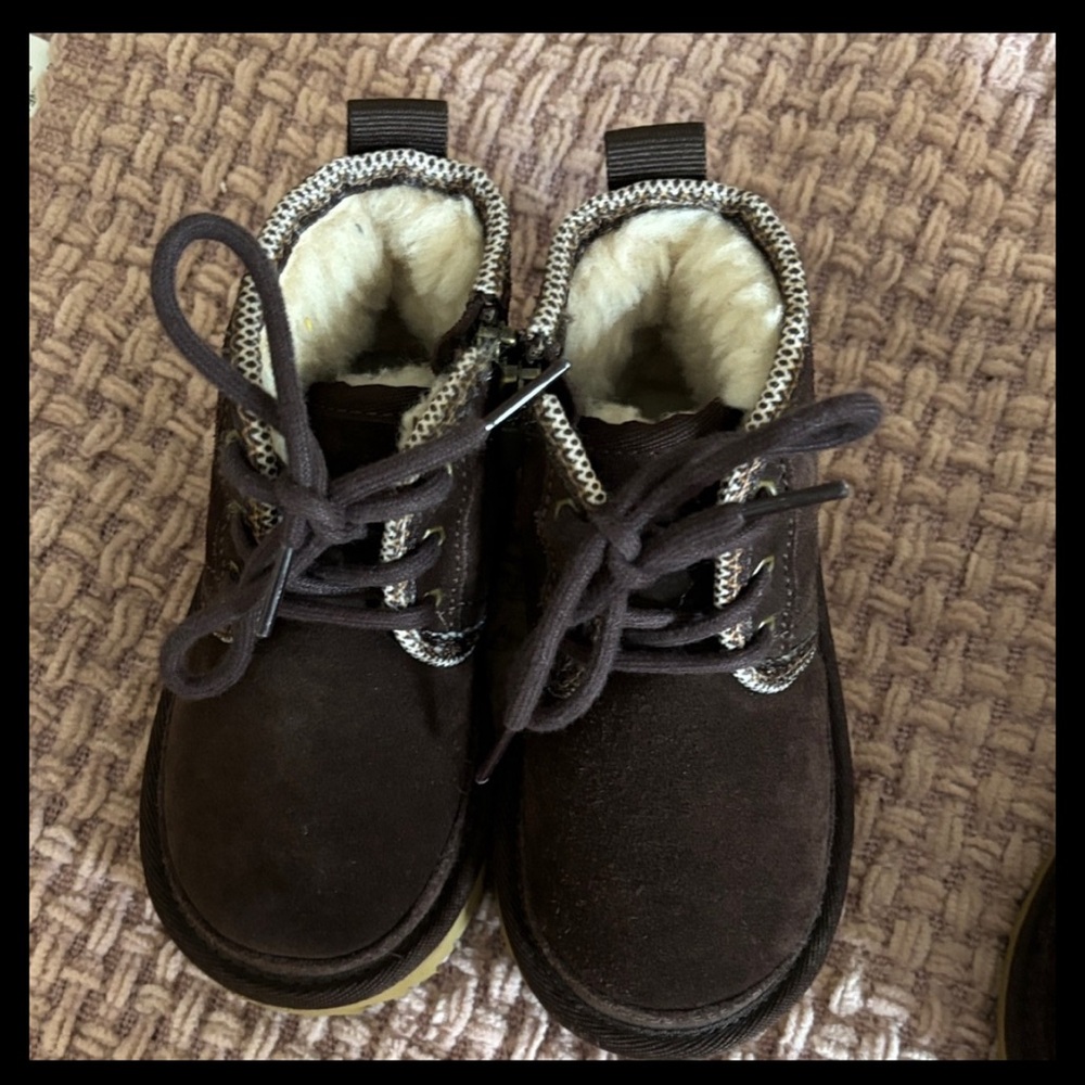 Ugg  Neumel size 8 Chocolate  Brown Kids Boots